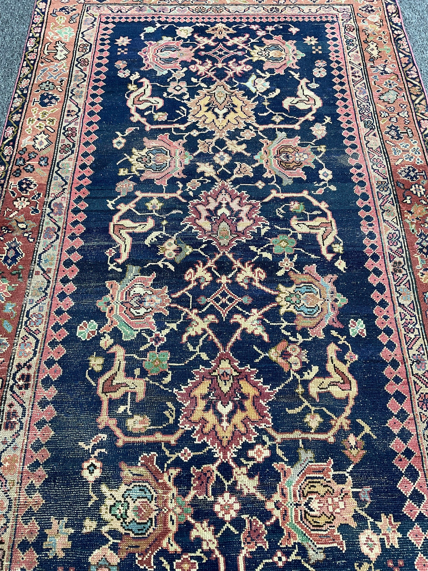 4.6 x 8 feet. Turkhis vintage Oushak rug.