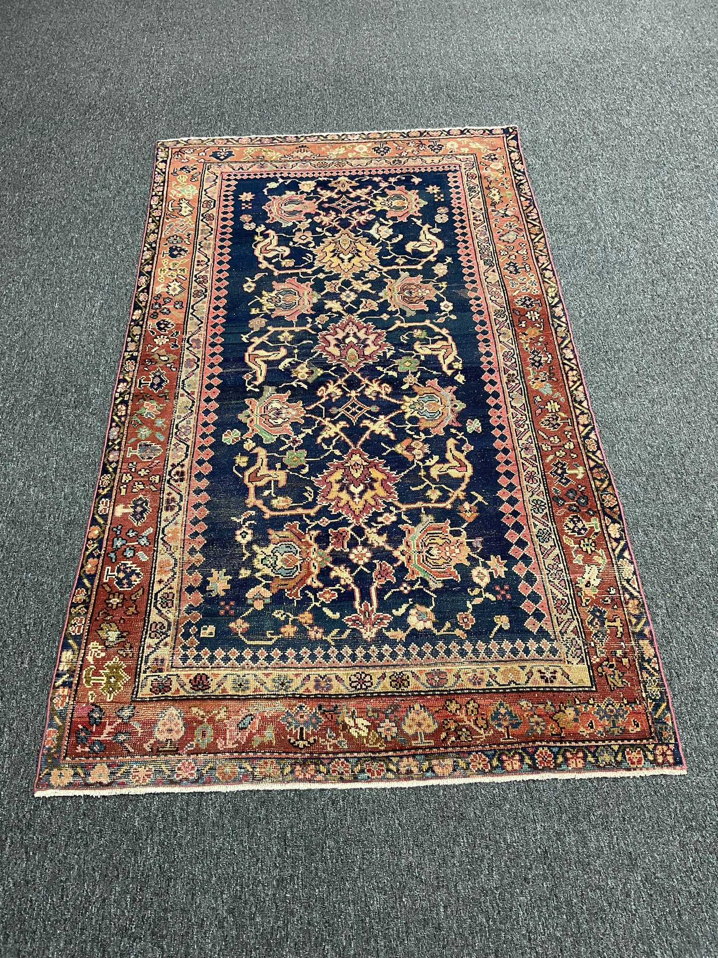 4.6 x 8 feet. Turkhis vintage Oushak rug.