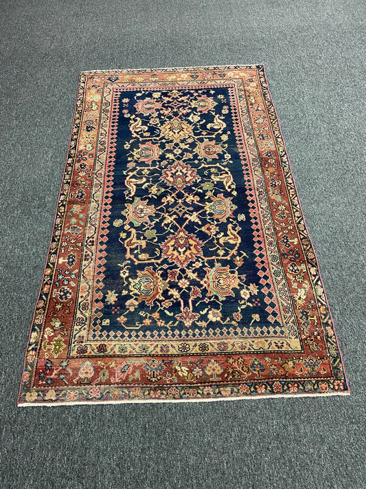 4.6 x 8 feet. Turkhis vintage Oushak rug.